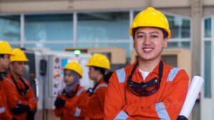 Standar helm safety SNI ANSI EN di tempat kerja konstruksi